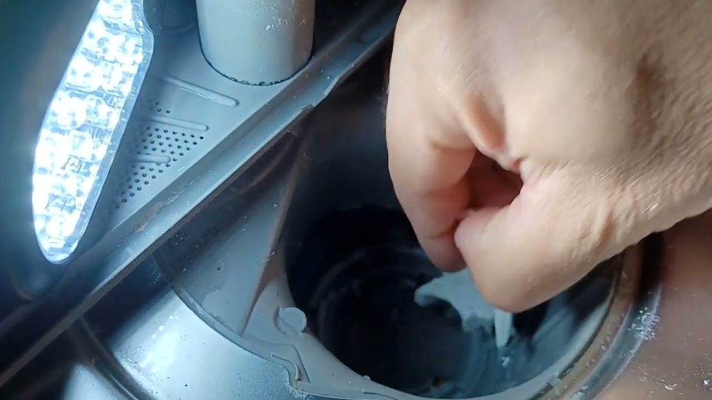 Cómo desatascar el filtro inferior del lavavajillas