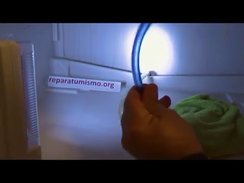 Cómo destapar el conducto de desagüe del frigorífico