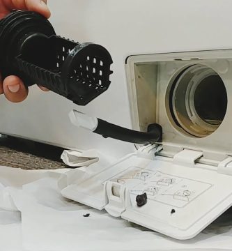 Cómo limpiar el filtro de la bomba de una lavadora paso a paso